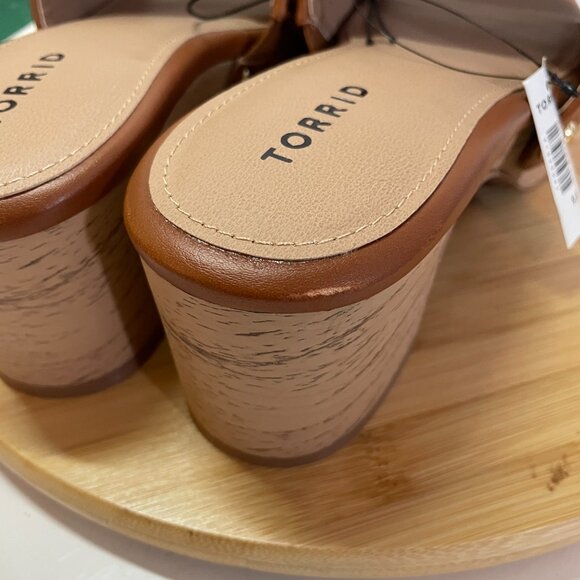 Torrid Women 9.5 WW Cognac Brown Wood Block Heel Mule Slip On Gold Rivet Boho - Picture 9 of 9